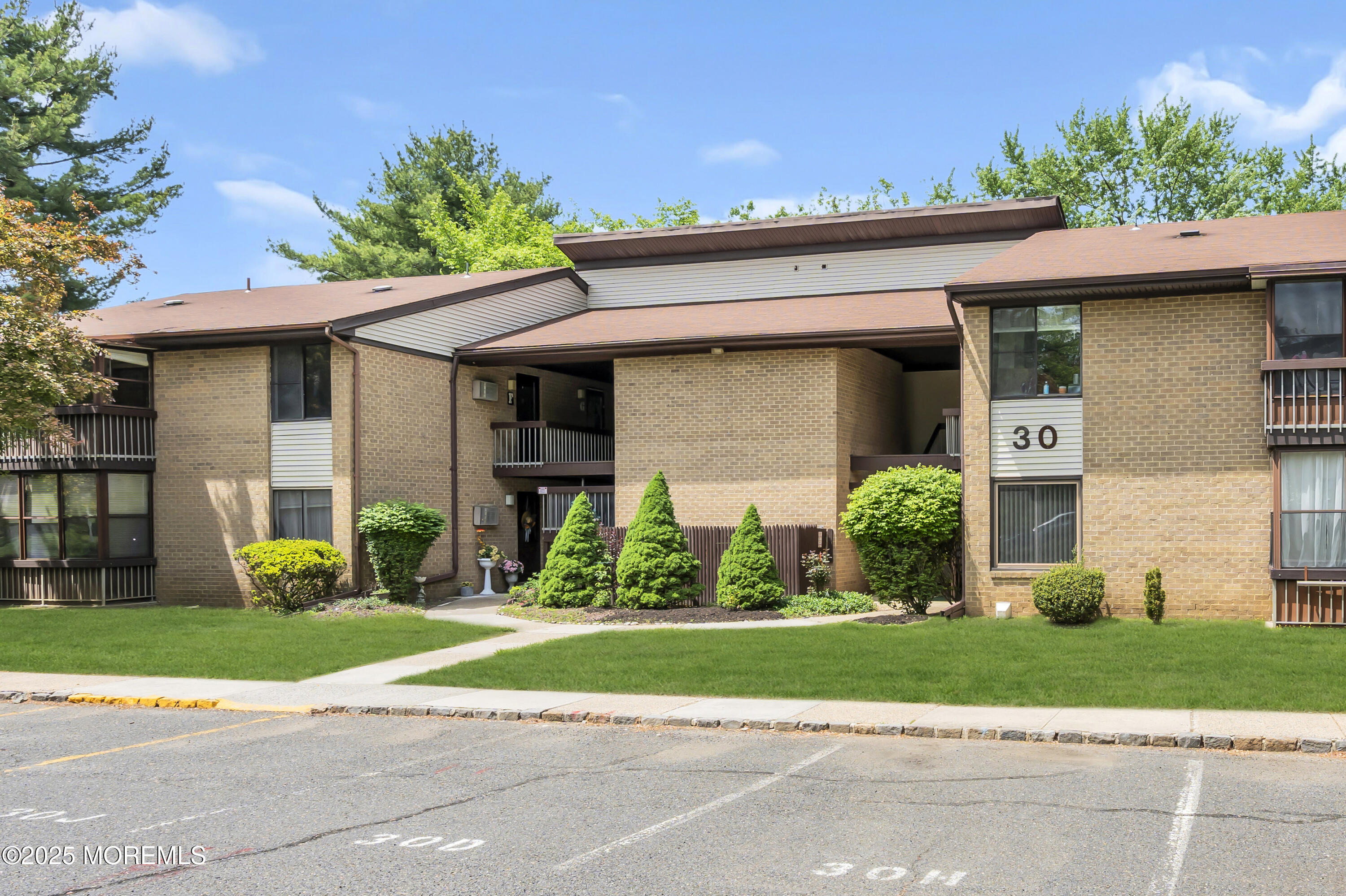 30 Meadow Green Circle Manalapan NJ 07726