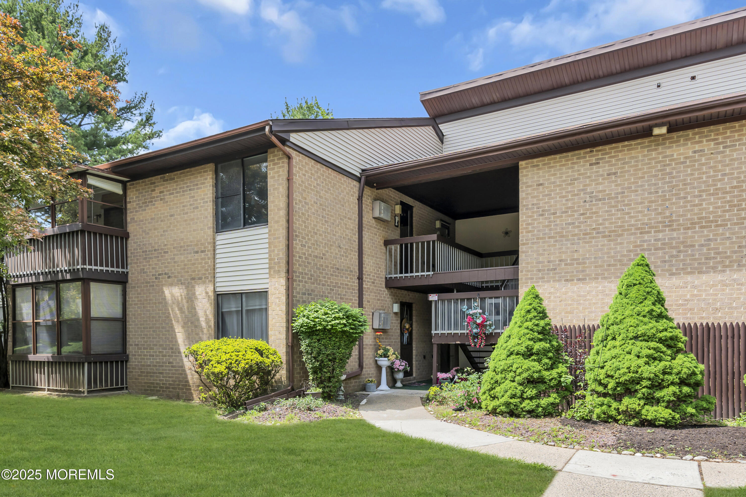 30 Meadow Green Circle Manalapan NJ 07726