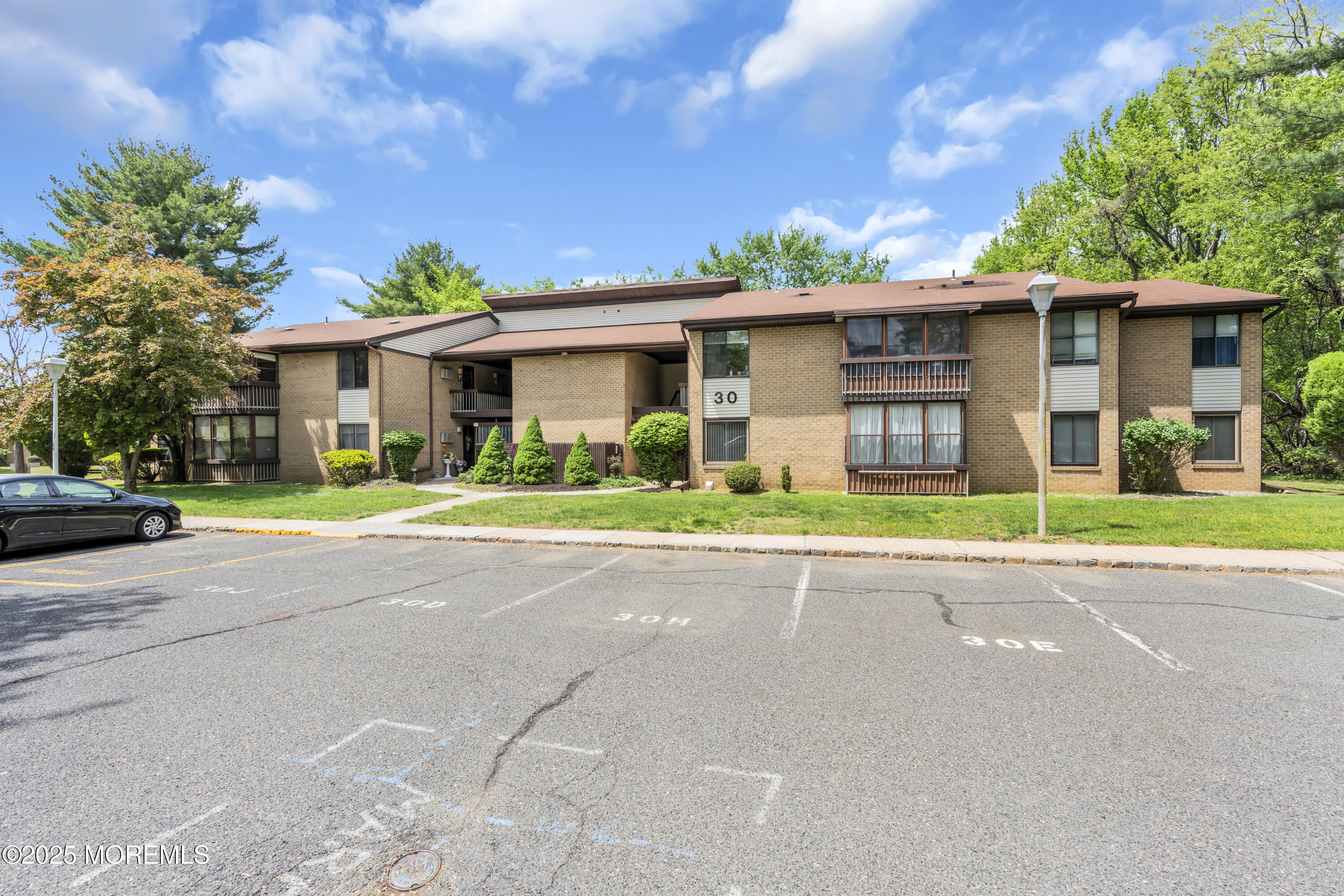 30 Meadow Green Circle Manalapan NJ 07726