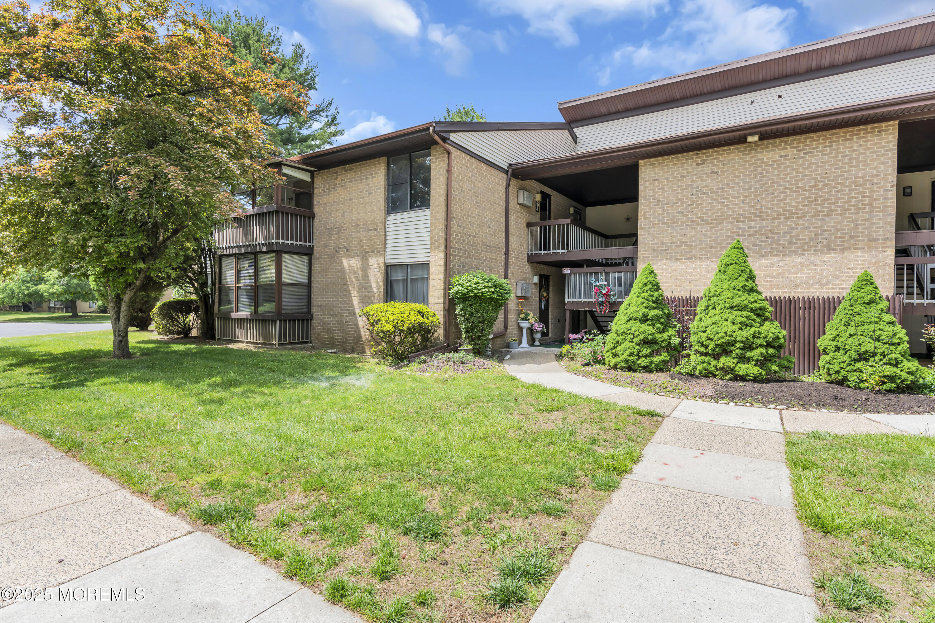 30 Meadow Green Circle Manalapan NJ 07726