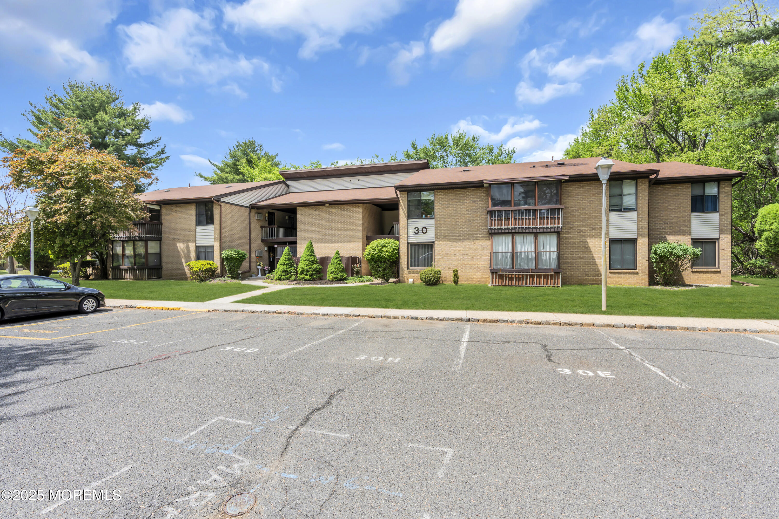 30 Meadow Green Circle Manalapan NJ 07726