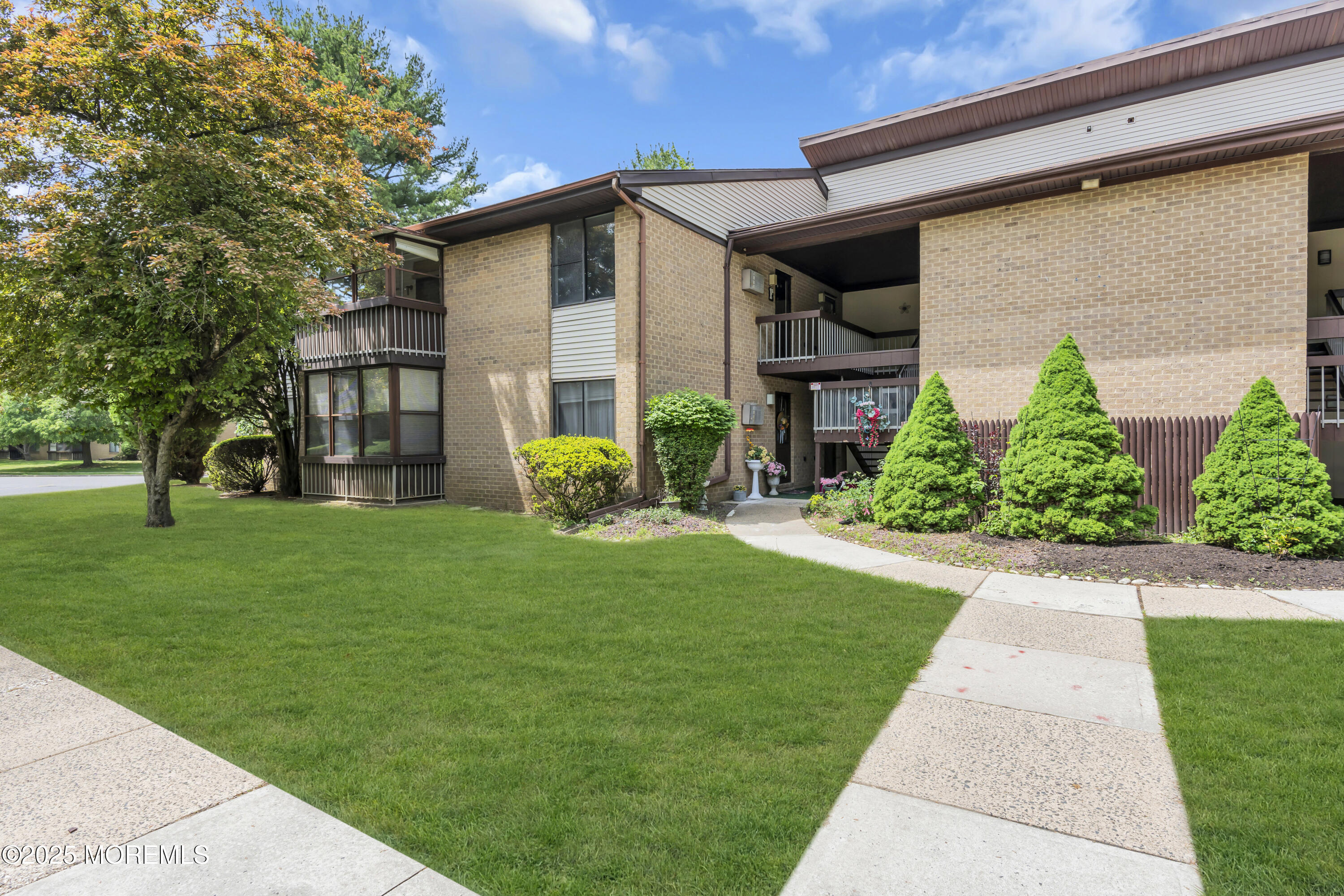 30 Meadow Green Circle Manalapan NJ 07726