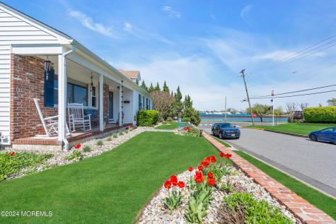 67 N Farragut Avenue Manasquan NJ 08736