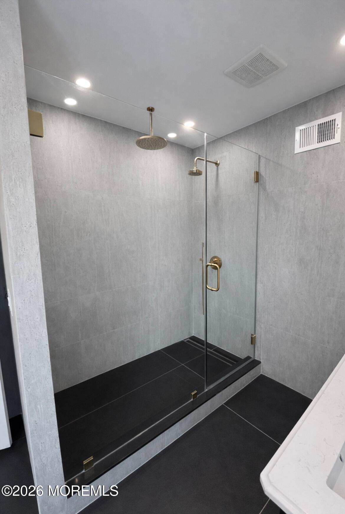 20 Roslyn Drive Oakhurst NJ 07755