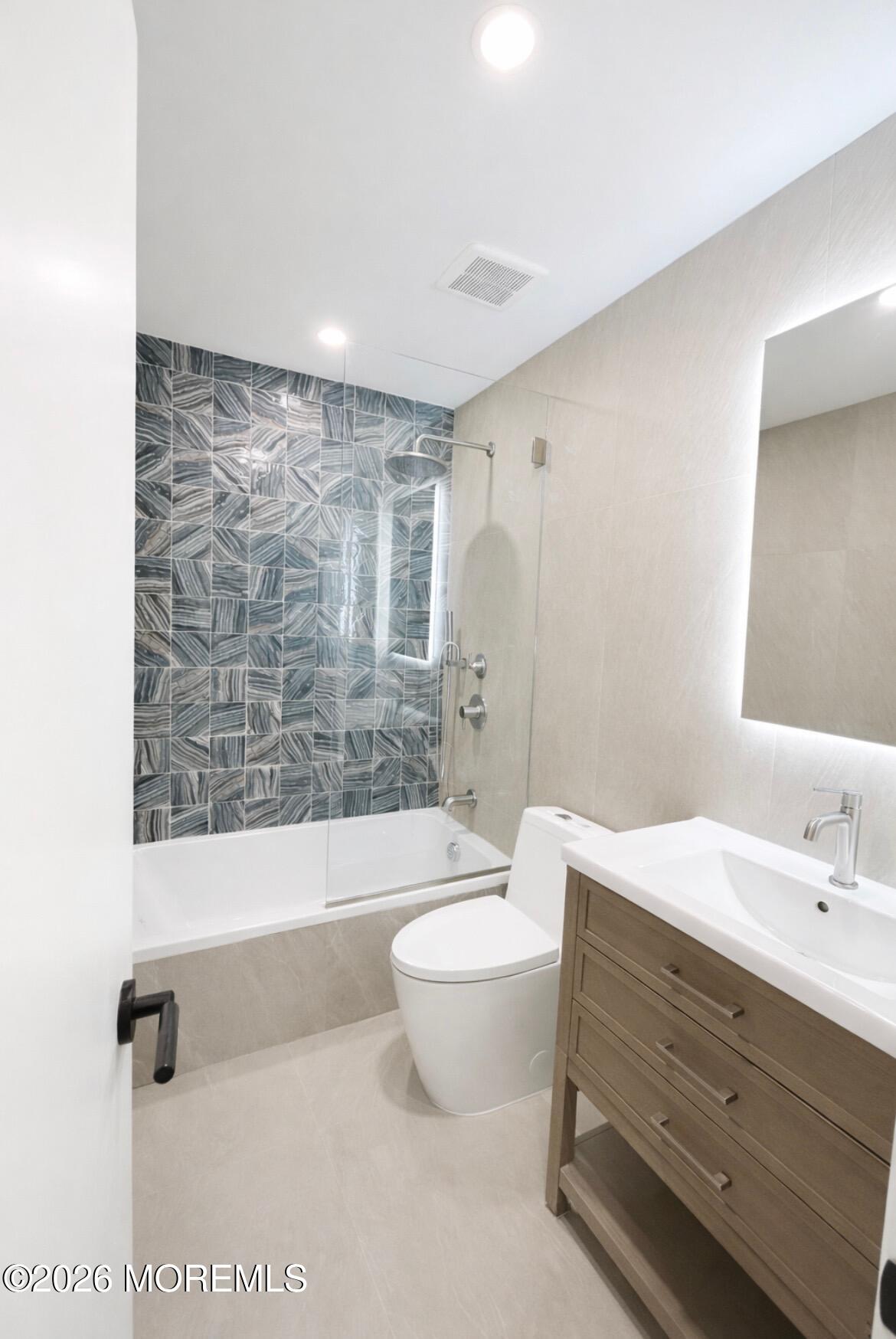 20 Roslyn Drive Oakhurst NJ 07755