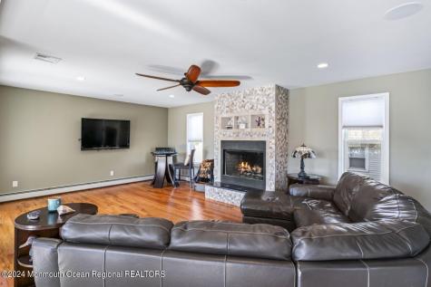 915 SW Central Avenue Seaside Park NJ 08752