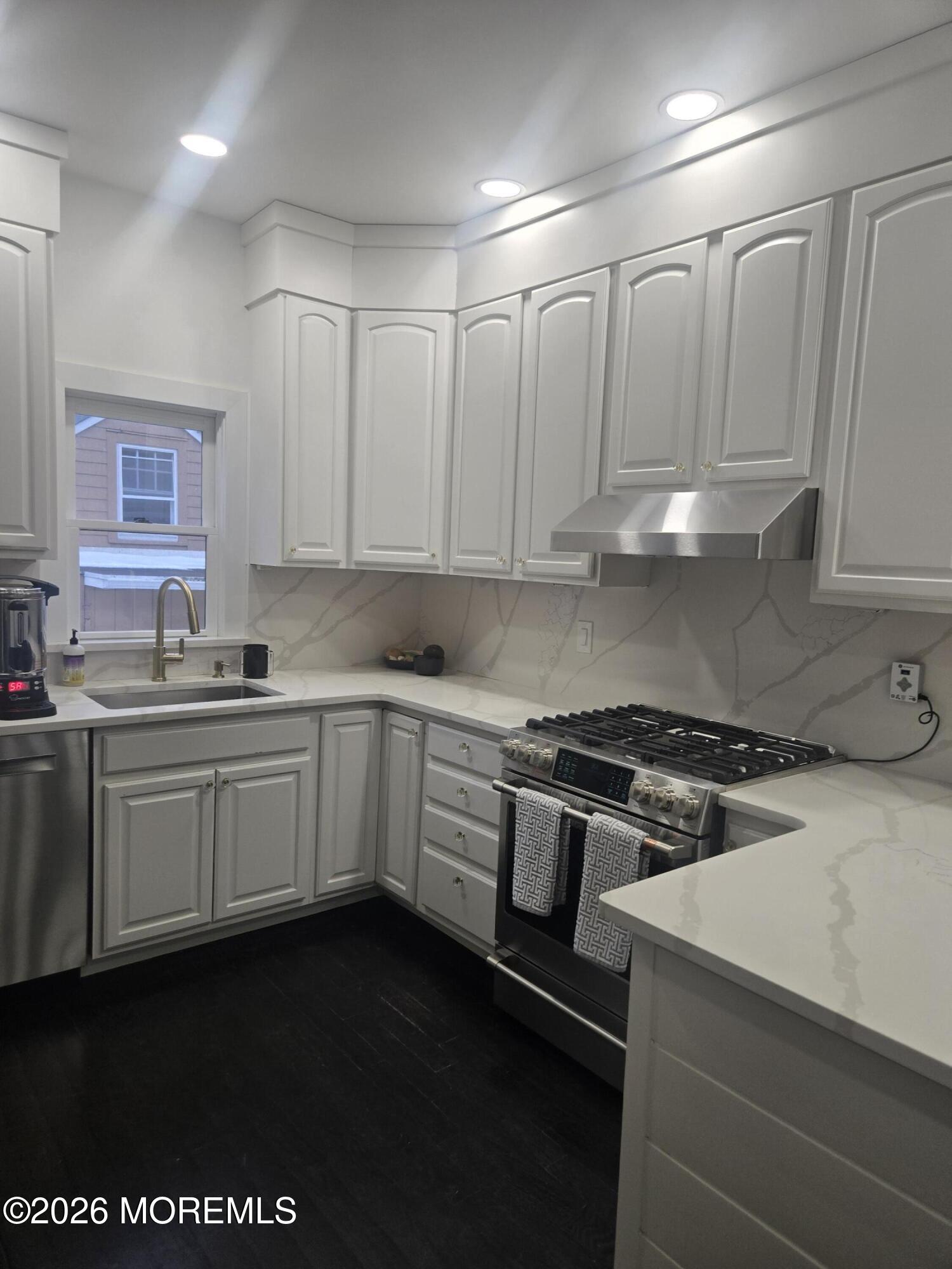 486 W Lincoln Avenue Oakhurst NJ 07755