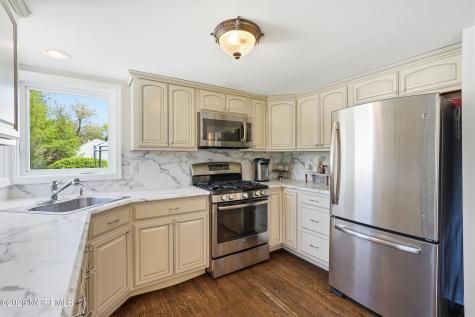 4 Cheryl Drive Oakhurst NJ 07755