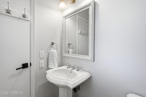 4 Cheryl Drive Oakhurst NJ 07755