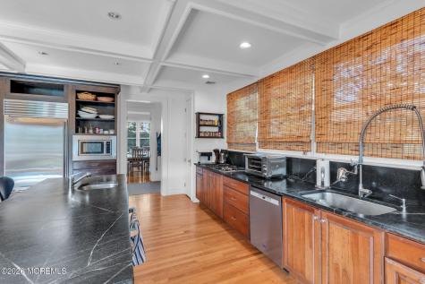 95 E River Road Rumson NJ 07760