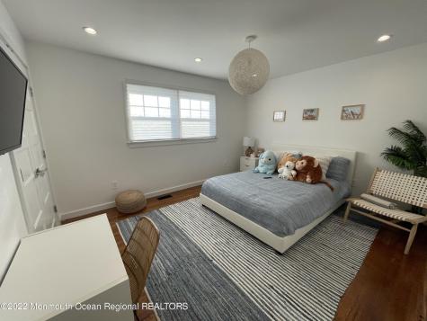 282 Berger Avenue Oakhurst NJ 07755