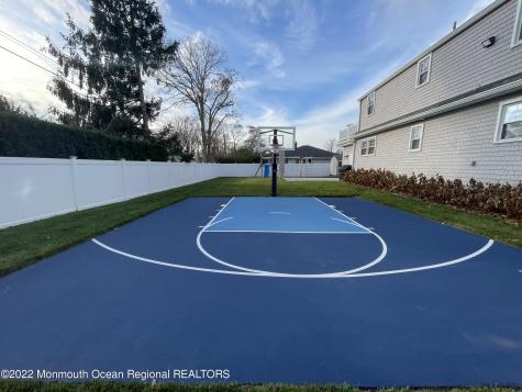 282 Berger Avenue Oakhurst NJ 07755
