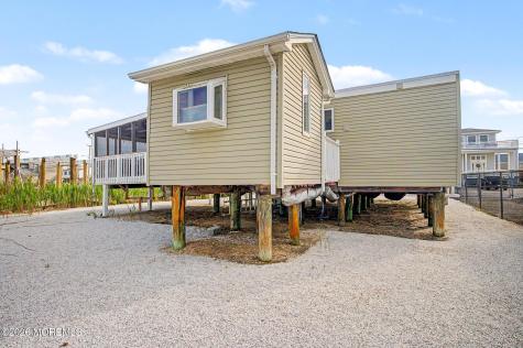 1022 S Green Street Tuckerton NJ 08087