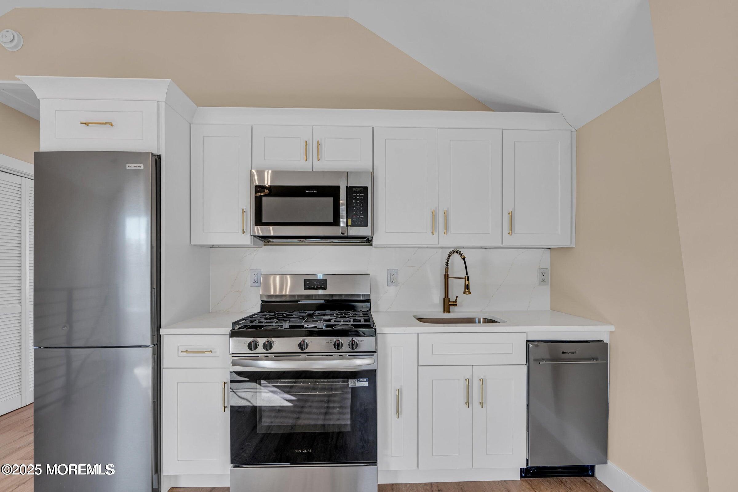 39 Seadrift Avenue Highlands NJ 07732