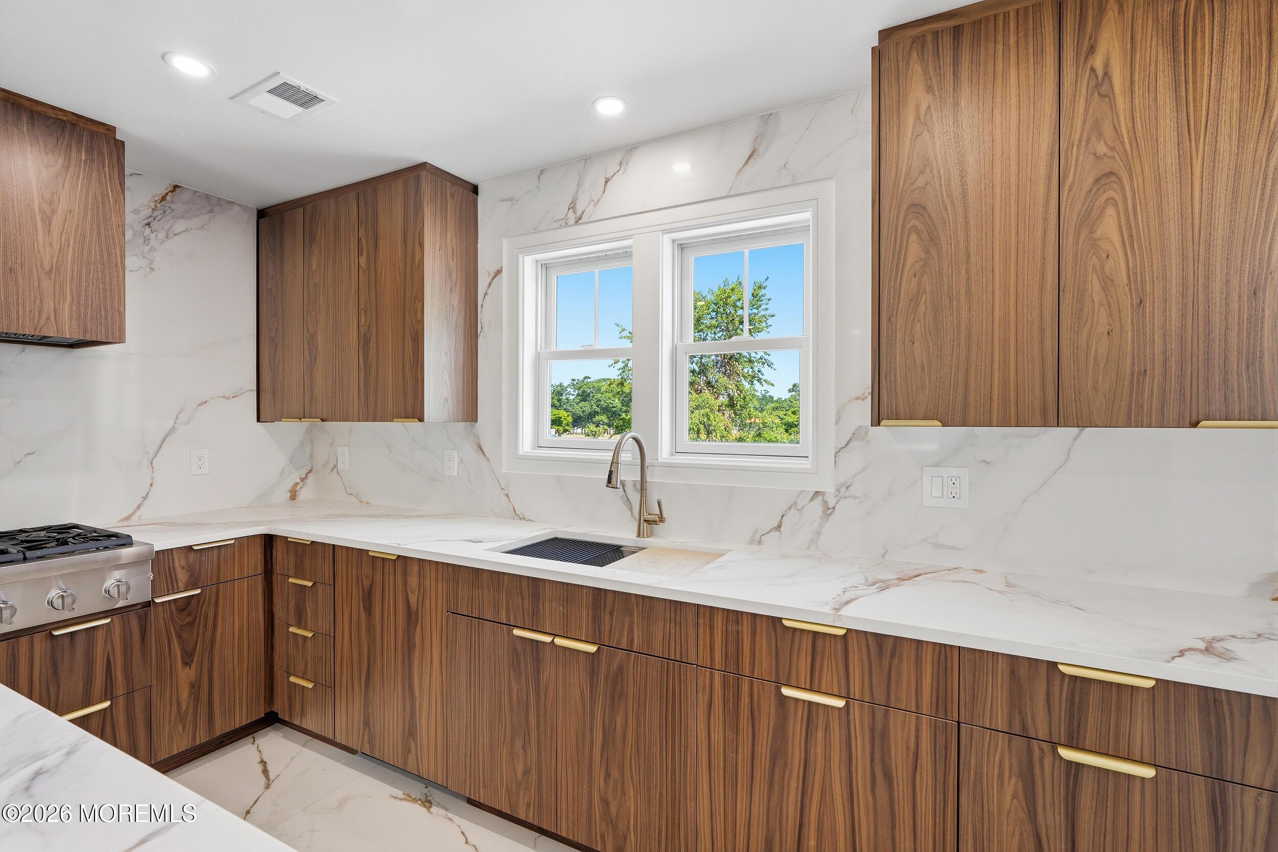 19 Roslyn Drive Oakhurst NJ 07755