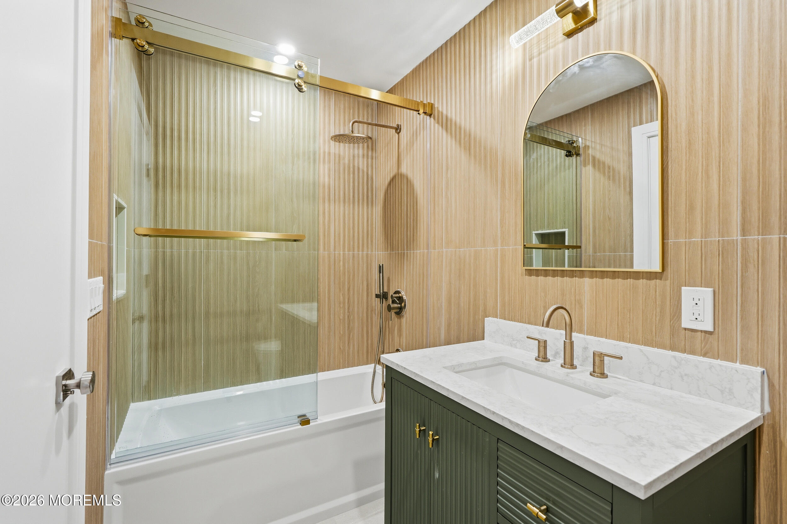 19 Roslyn Drive Oakhurst NJ 07755