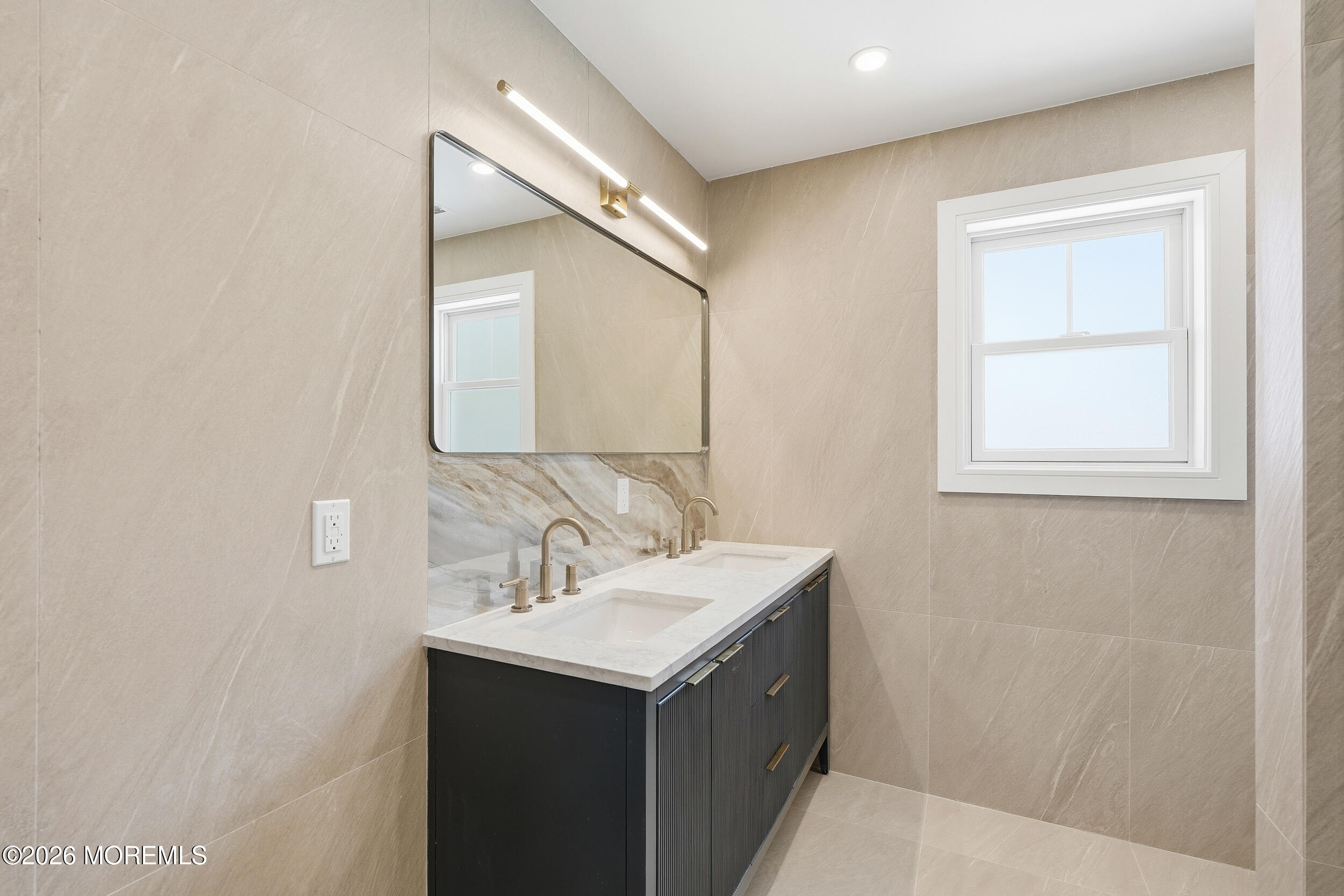 19 Roslyn Drive Oakhurst NJ 07755
