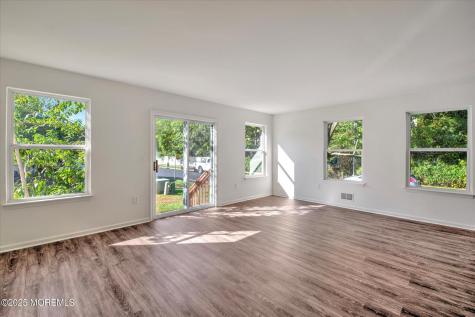 18 Esplanade Way Bayville NJ 08721