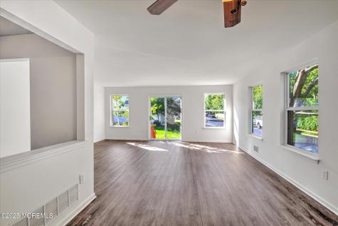 18 Esplanade Way Bayville NJ 08721