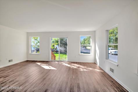 18 Esplanade Way Bayville NJ 08721