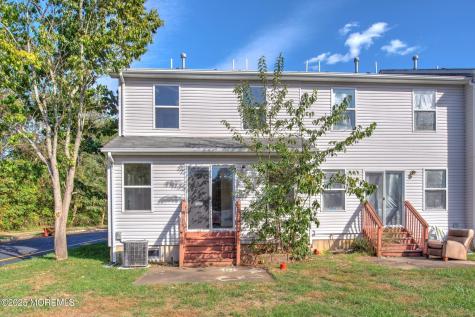 18 Esplanade Way Bayville NJ 08721