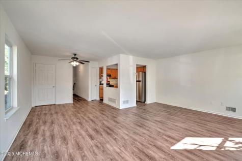 18 Esplanade Way Bayville NJ 08721