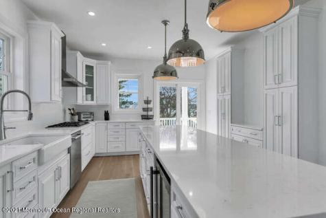 916 Ocean Avenue Mantoloking NJ 08738