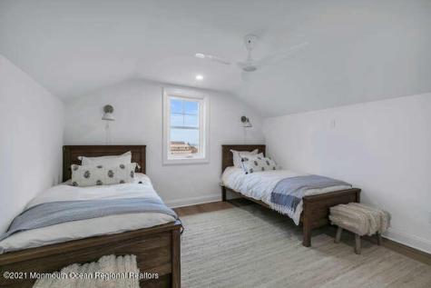 916 Ocean Avenue Mantoloking NJ 08738