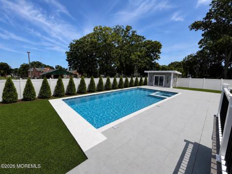 19 Roslyn Drive Oakhurst NJ 07755