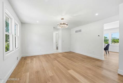 19 Roslyn Drive Oakhurst NJ 07755