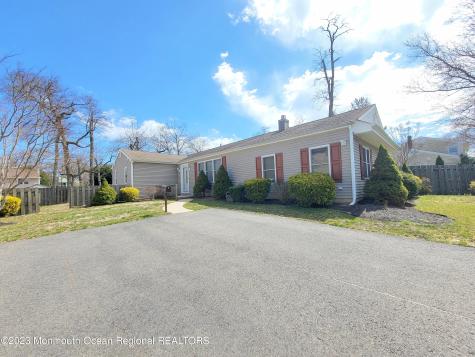 1 Half Robin Drive Oakhurst NJ 07755