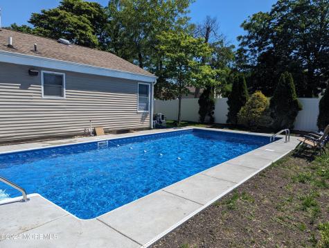 1 Half Robin Drive Oakhurst NJ 07755