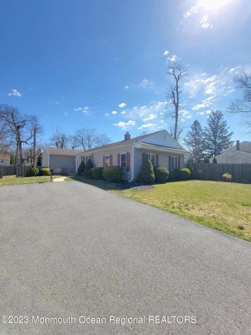 1 Half Robin Drive Oakhurst NJ 07755