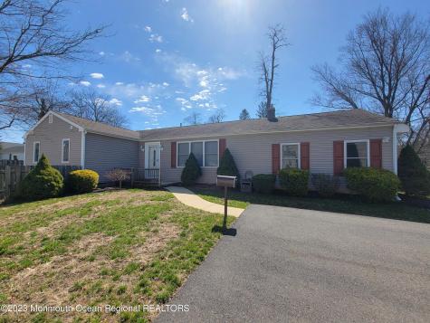 1 Half Robin Drive Oakhurst NJ 07755