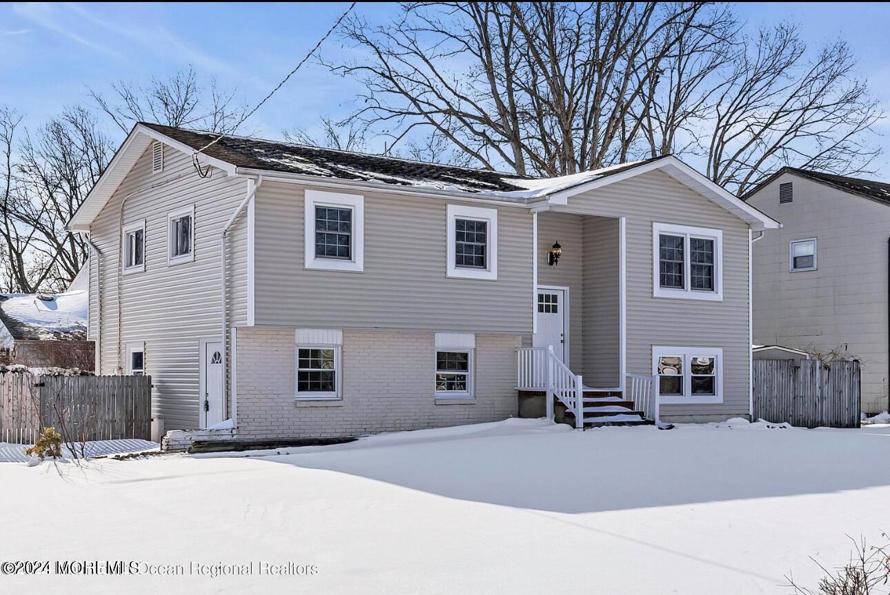 27 Oak Leaf Lane Toms River NJ 08755
