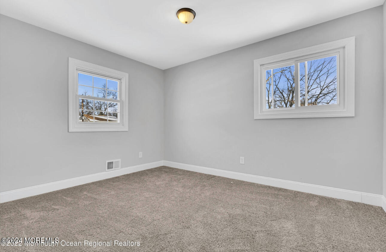 27 Oak Leaf Lane Toms River NJ 08755