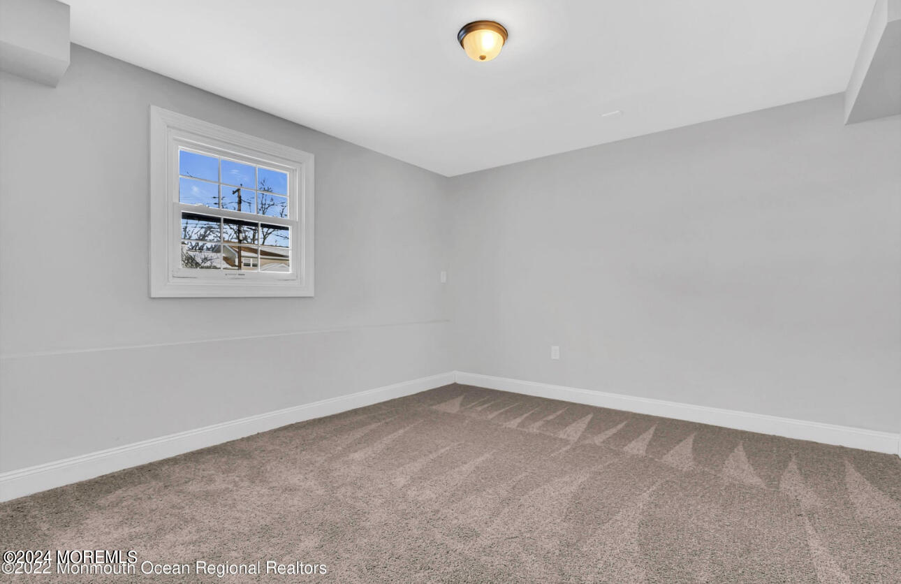 27 Oak Leaf Lane Toms River NJ 08755