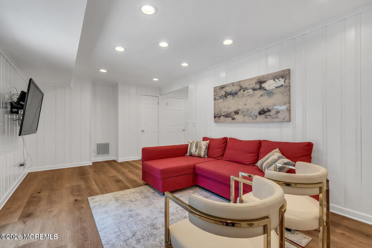 2 Roslyn Drive Oakhurst NJ 07755
