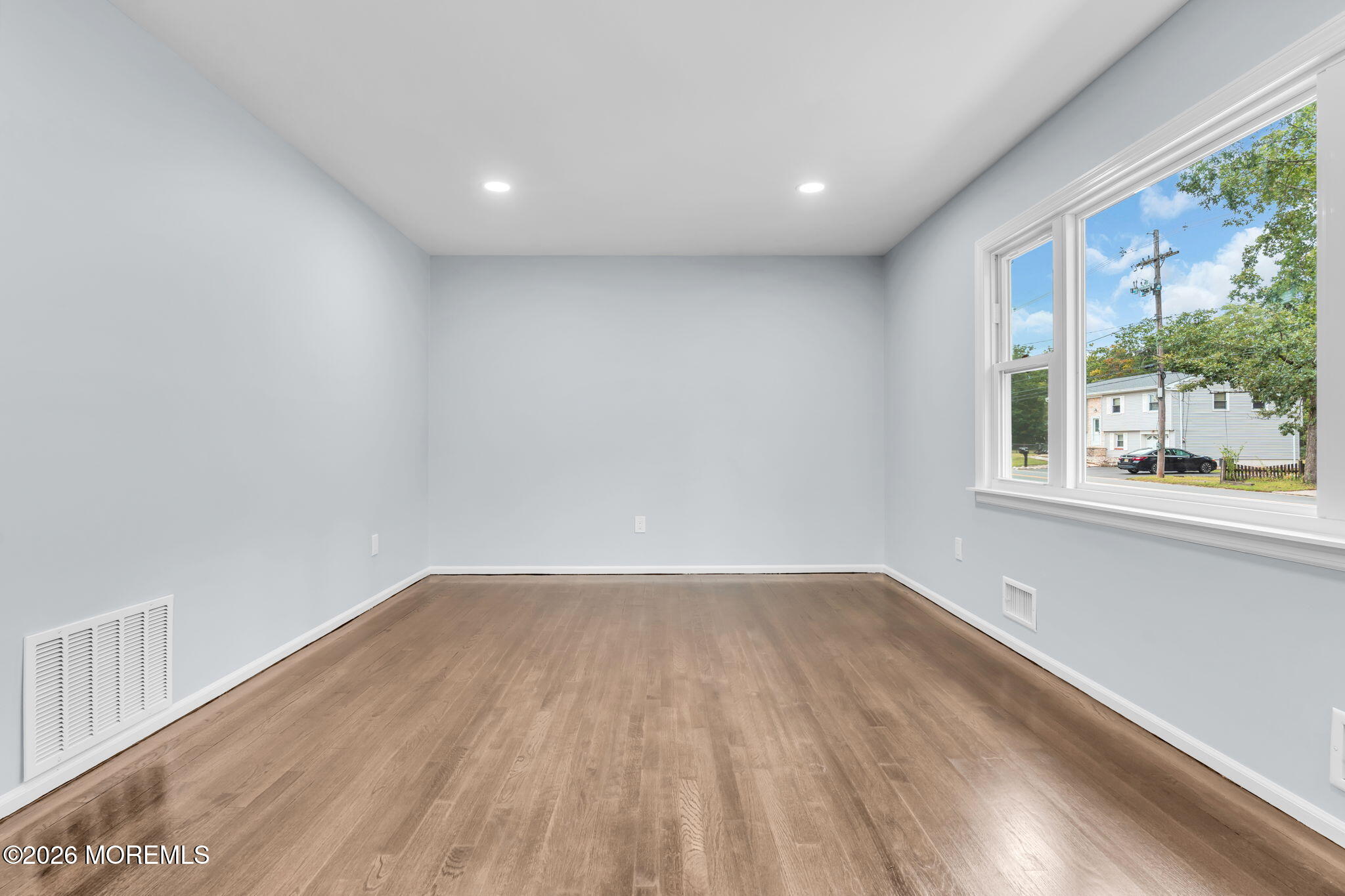 652 Berkeley Avenue Beachwood NJ 08722