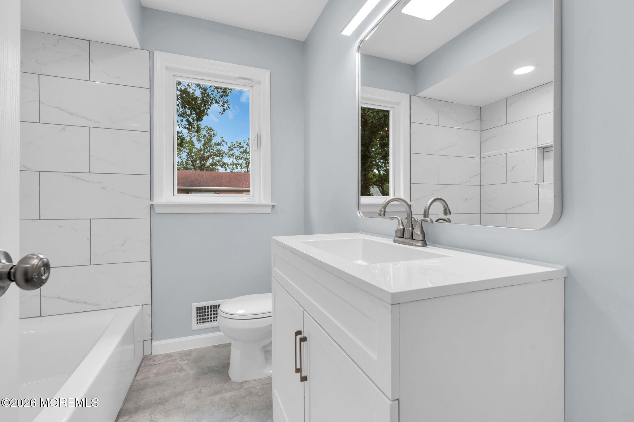 652 Berkeley Avenue Beachwood NJ 08722