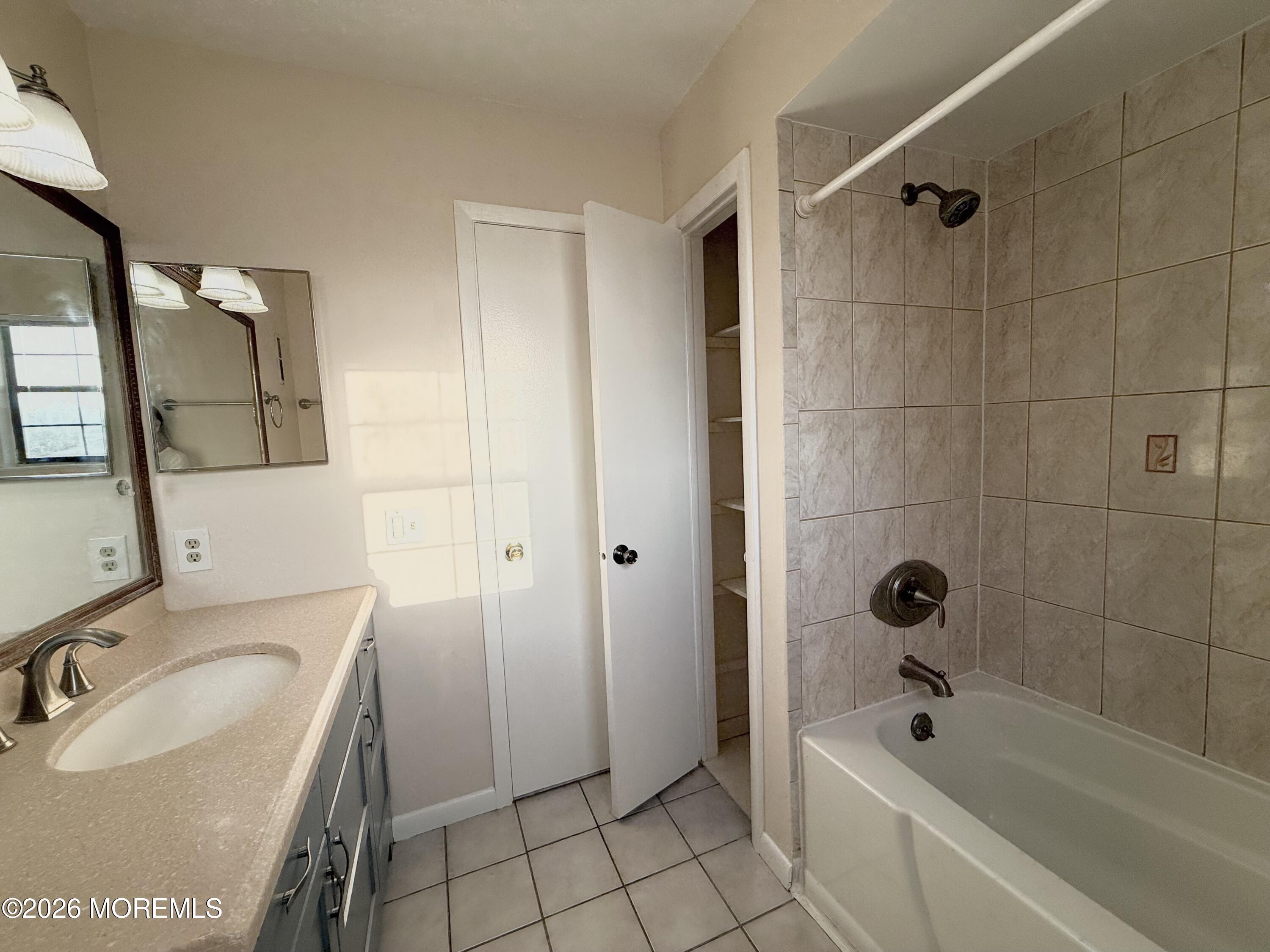 18 Dogwood Drive Edison NJ 08820