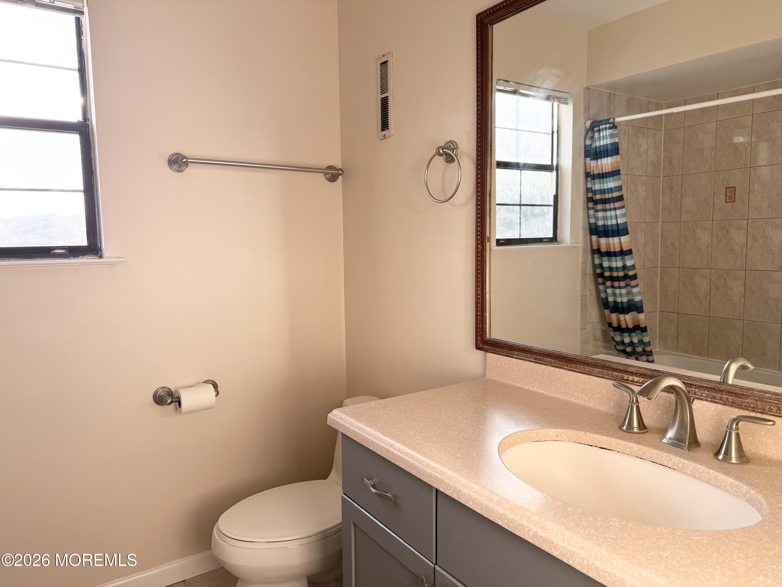 18 Dogwood Drive Edison NJ 08820