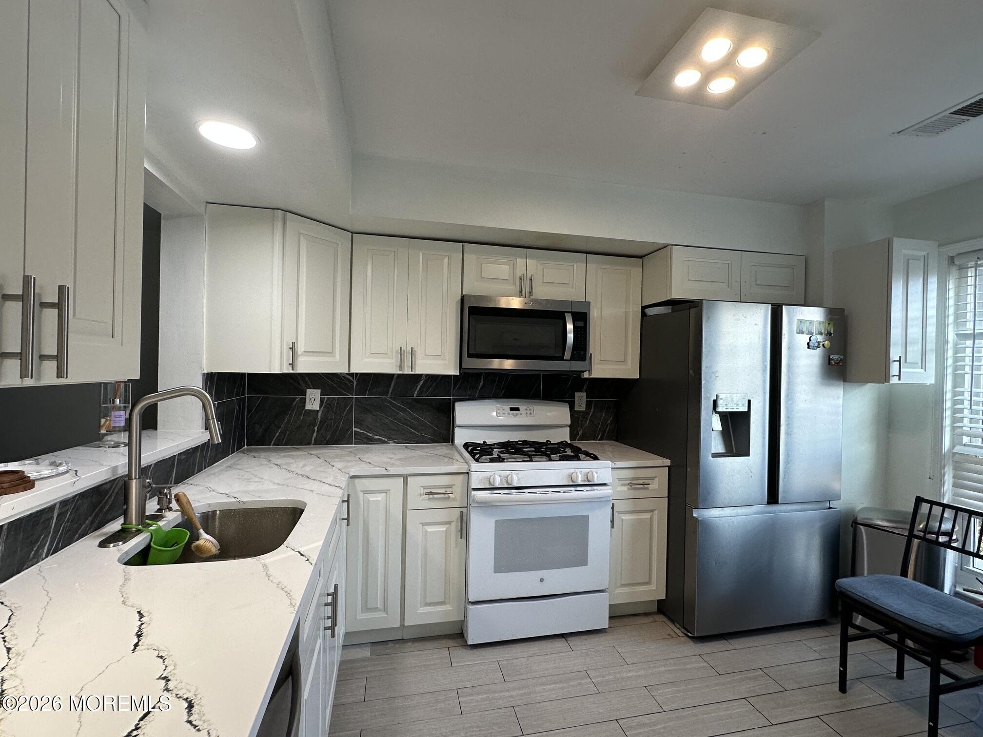 127 Bedford Place Morganville NJ 07751