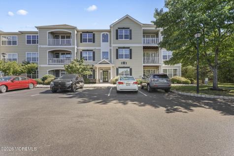 327 Mill Pond Way Eatontown NJ 07724