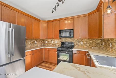 327 Mill Pond Way Eatontown NJ 07724
