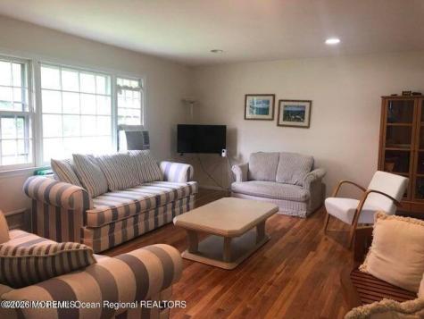 442 Redmond Avenue Oakhurst NJ 07755