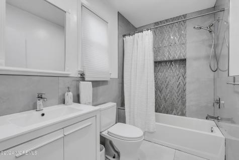 325 Roosevelt Avenue Oakhurst NJ 07755