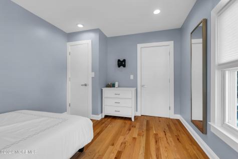 325 Roosevelt Avenue Oakhurst NJ 07755