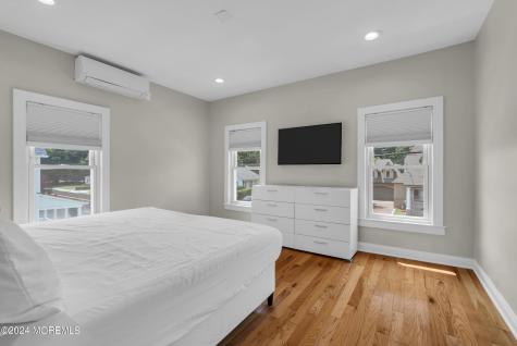 325 Roosevelt Avenue Oakhurst NJ 07755
