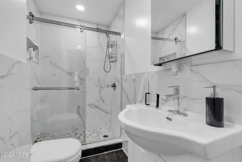 325 Roosevelt Avenue Oakhurst NJ 07755